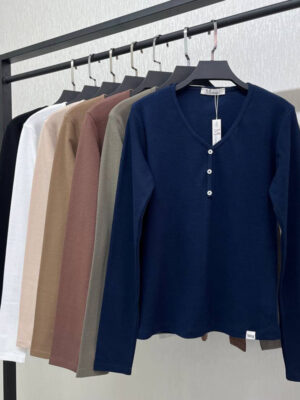 Button-down collar blouse4