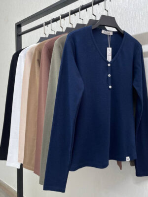 Button-down collar blouse5