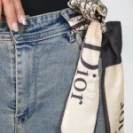 شلوار جین واید 2074 با کمربند دیزانی طرح Dior