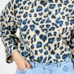 شومیز پلنگی کوتاه 10361 نمای جلو رنگ آبی