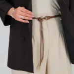 نمای پایین کت یقه دلبری گابردین کج راه مدل 10504کت یقه دلبری گابردین کج راه مدل 10504 رنگ قهوه ای